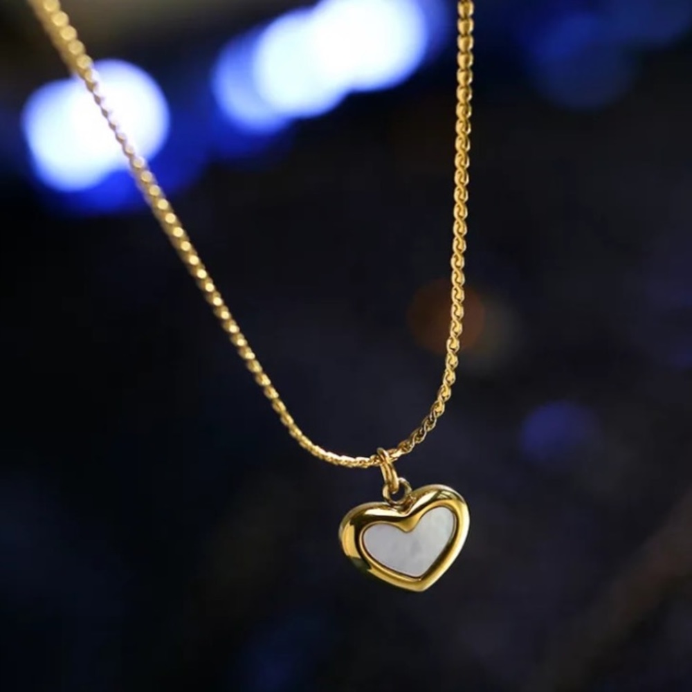 Heart pendant necklace - Picture 2 of 5